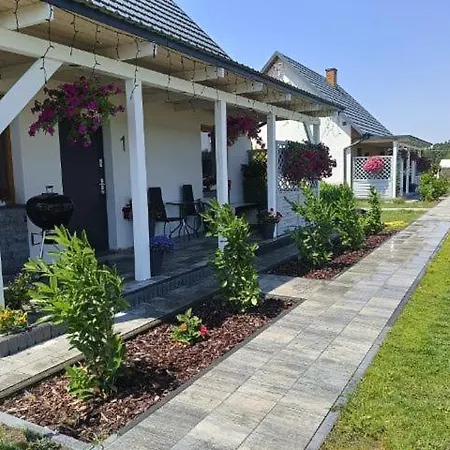 Domki Caloroczne Zacisze Baltow Ostrowiec Swietokrzyski Exterior photo